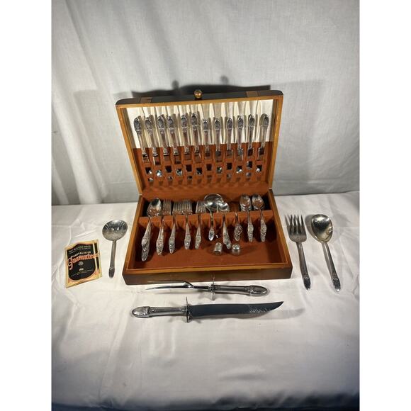 1847 Rogers Bros IS Flat Silverware "First Love Of" Set of 82 pc w Wooden Box